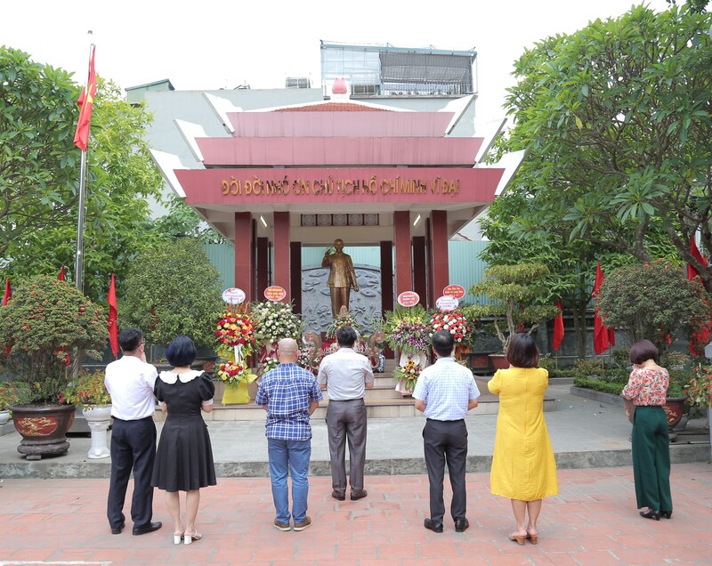 BVĐK Đức Giang dâng hương tưởng nhớ ngày sinh Chủ tịch Hồ Chí Minh